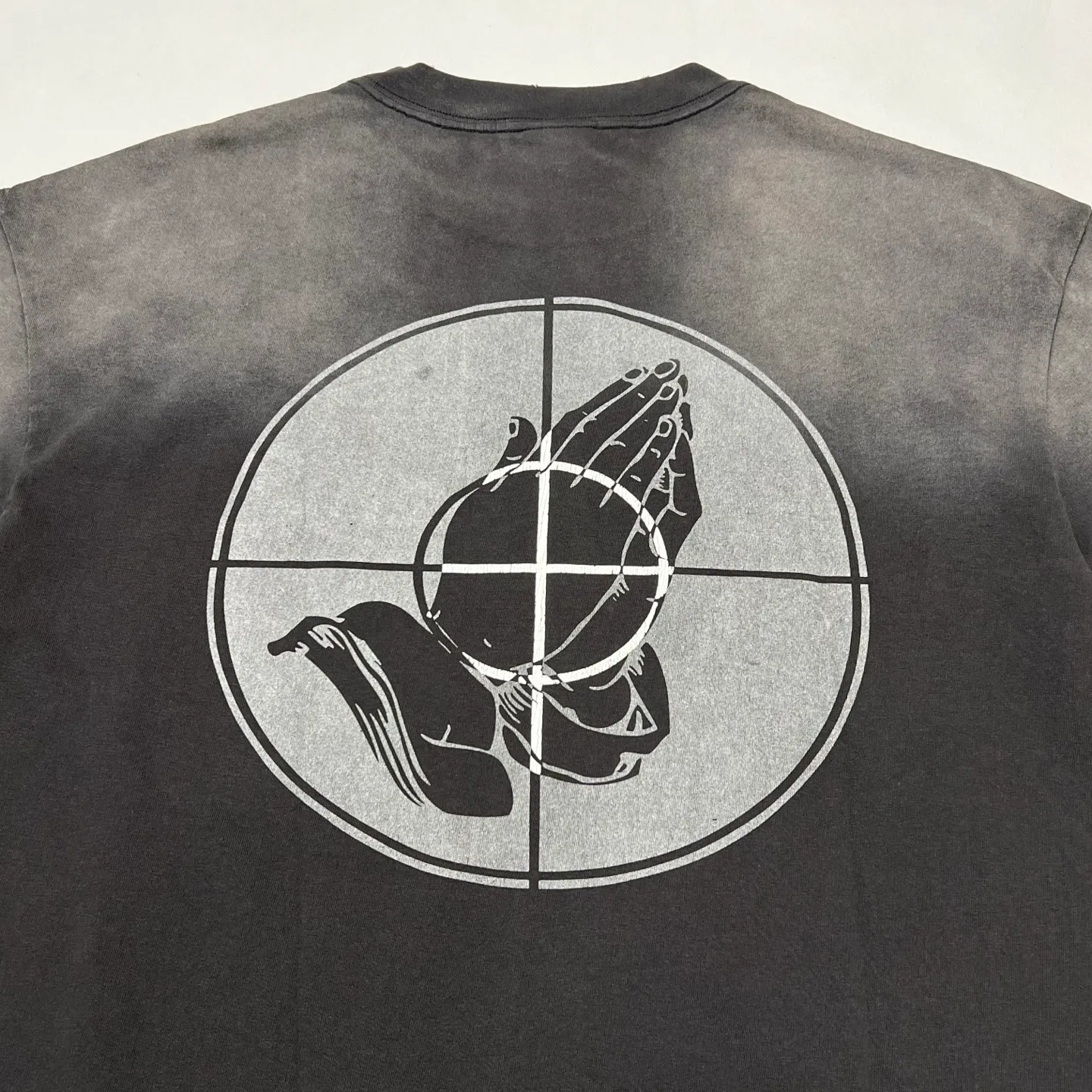 SAINT Mxxxxxx × FEAR OF GOD FG_SS TEE/SNT OF GOD/BLK 25SS Heavy FOG collaboration SAINT OF GOD prayer short sleeves Washed black S-XL This season's heavy collaboration FOG manager JERRY personally carries the goods SAINT OF GOD series collaboration has gained quite a buzz Customized original co-branded main label/wash label Top-notch printing technology Uses front and rear silver sand and cracked pulp Deep restoration
